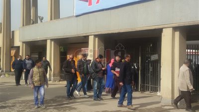 إقبال متوسط على معرض الكتاب في يومه الحادي عشر (صور)