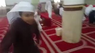 بالفيديو.. رد فعل الأطفال لحظة اقتحام كلب مسجدا بالسعودية