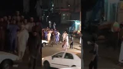 بالفيديو.. رد فعل رجل شاهد حجاجا يمارسون طقوسا غريبة بمكة