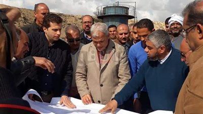 محافظ المنوفية يتأكد من الدفن الآمن للقمامة