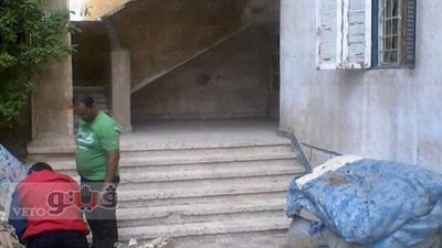 بالصور.. طريقة جديدة لسرقة محتوىات شقة أمام أعين الجيران بالشرقية