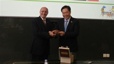 تفاصيل زيارة العصار ومسئولين من 3 وزارات للصين