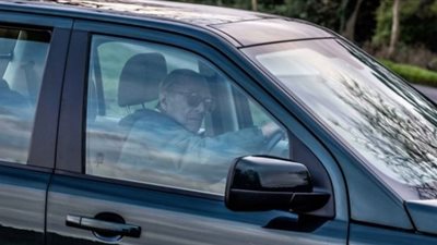 زوج الملكة إليزابيث يقلع عن القيادة بعد تعرضه لحادث