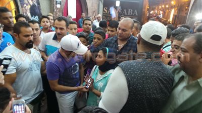 بالصور.. «بودى جارد» محمد رجب يثير أزمة في سينمات الإسكندرية
