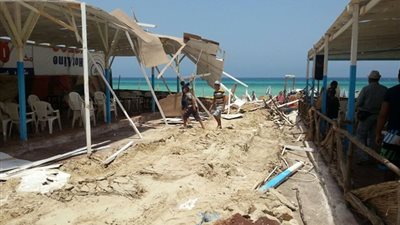 «السياحة والمصايف» تضبط مخالفات بشاطئ الهانوفيل العام