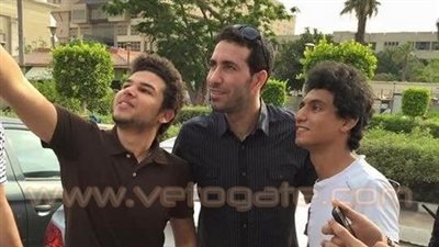 بالصور.. أبو تريكة في جامعة القاهرة لحضور «دبلومة الـ«فيفا»»