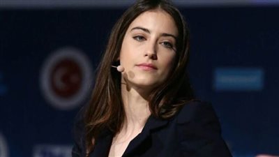 هازال كايا تنشر أول صورة لطفلها احتفالا بالعام الجديد