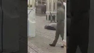 لحظة وفاة أردني داخل الروضة الشريفة بالمسجد النبوي (فيديو)