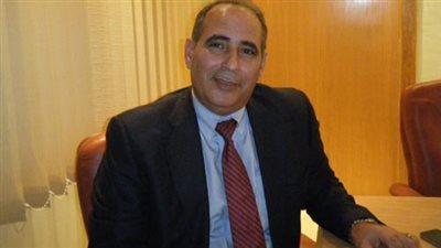 محافظ الشرقية يؤكد: مدرسة بها 120 طالبا وألف مدرس!