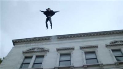 نجاة سيدة من الموت رغم سقوطها من الطابق الـ 15 لفندق برومانيا