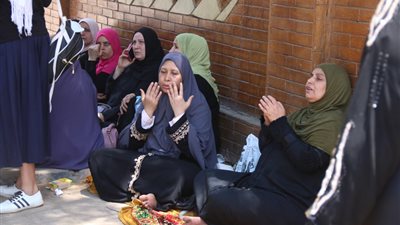 قلق وتوتر بين أولياء أمور علمي علوم بعد بكاء الطالبات بسبب الديناميكا