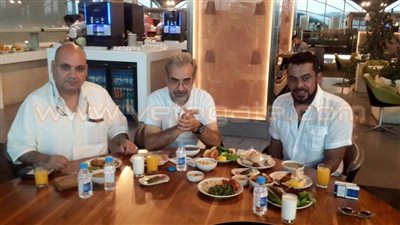 بالصور.. منذر رياحنة في السعودية لأداء مناسك العمرة