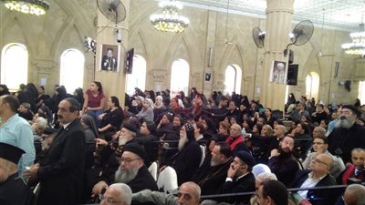 دير دميانة يتشح بالسواد في جنازة الأنبا بيشوي (صور)