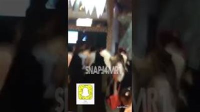 بالفيديو.. مشاجرة عنيفة بين رجل أمن وعائلة في مول بالسعودية