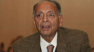 رفعت السعيد: قانون التظاهر ضروري بشرط ألا يقيد حق التجمع السلمي