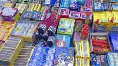 التحقيق مع تاجرين لحيازتهما 17460 صاروخ ألعاب نارية بالجمالية