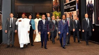 السيسي يصل مقر الاتحاد الأفريقي لتسلم راية القارة السمراء
