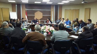 ورشة عمل عن إعداد السجل البيئي لأصحاب المصانع بالعاشر (صور)