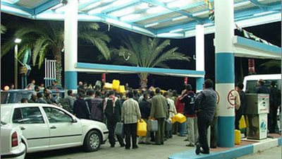 سائقو أشمون يتهمون أصحاب المحطات ببيع البنزين في السوق السوداء