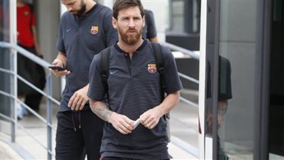 بعثة برشلونة تصل ديبورتيفو لملاقاة ألافيس بالدوري الإسباني