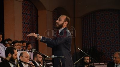 المايسترو أحمد عامر يقود كورال الأطفال في افتتاح مسرح طنطا