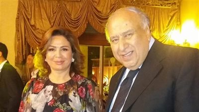 والد حسام حبيب ينشر صورة مع إلهام شاهين من حفل زفاف نجله