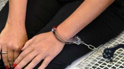 تفاصيل ضبط صائدة رجال الأعمال بالهرم.. سماح تتفق مع زوجها على خطف تاجر وتطلب فدية 50 ألف جنيه.. المتهمة أوهمته بـ«قعدة حلوة» ونصبت له فخا بمعاونة 4 أشخاص.. المجني عليه: أجبروني على توقيع إيص