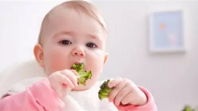 خطوات اتبعيها مع طفلك الرضيع حال رفضه تناول الخضراوات