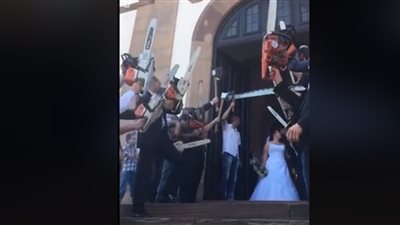 زفة عروس بالمناشير الكهربائية (فيديو)