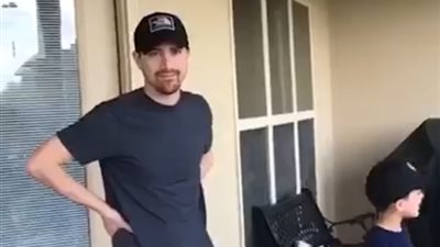 رد فعل رجل على موافقة ابنته المراهقة على الزواج (فيديو)