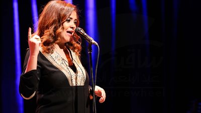 بالصور.. فيروز كراوية تبدع في خضرة عشاقها بـ«ساقية الصاوي»