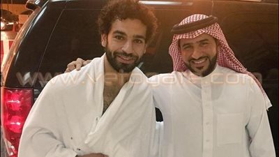 بالصورة.. محمد صلاح في «العمرة» قبل حضور أول مران مع «تشيلسي»