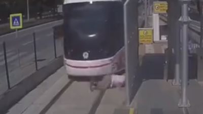 لحظة دهس رجل أثناء عبوره الشارع (فيديو)