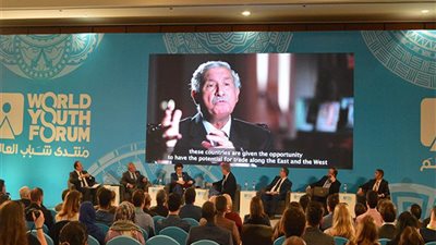 وزير المالية يشارك في 