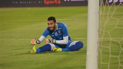 تدريبات فردية لعمر صلاح حارس الزمالك