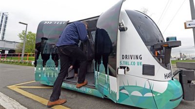 بالصور.. بريطانية تطلق حافلة ذاتية القيادة