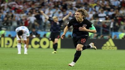 مدافع كرواتيا: مودريتش يستحق الفوز بالكرة الذهبية