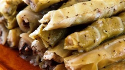 طريقة عمل محشي الكرنب والبصل بلحم الغنم من مطبخ منال العالم