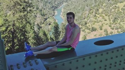 بالصور.. سقوط فتاة من أعلى جسر بسبب سيلفي