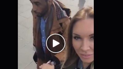 بالفيديو.. رد فعل المارة على فتاة حسناء تحاول تقبيلهم وسط الشارع