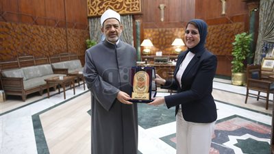 الإمام الأكبر: المرأة المصرية أثبتت قدرتها على تولي المناصب القيادية
