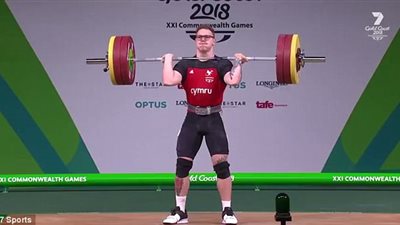 لحظة انهيار لاعب أثناء محاولته رفع أثقال تزن 160 كيلو (صور)