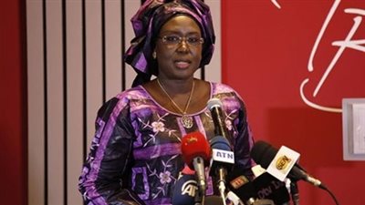 وزيرة سياحة السنغال تصل مطار القاهرة قادمة من باريس