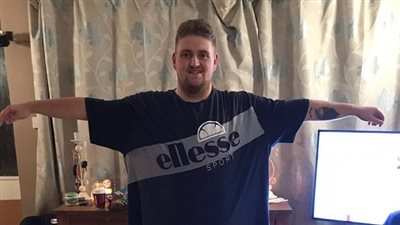 بالصور.. مقعد سينما يتسبب في إفقاد شاب 88 كيلو جراما