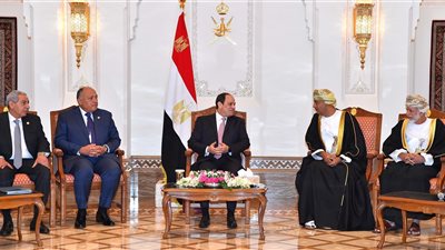 رسائل السيسي لرجال الأعمال العمانيين.. يؤكد قوة ومتانة العلاقات المشتركة.. يستعرض جهود الإصلاح الاقتصادي والمالي.. ويكشف إجراءات تطوير البنية الأساسية وتوفير مناخ جاذب للاستثمارات