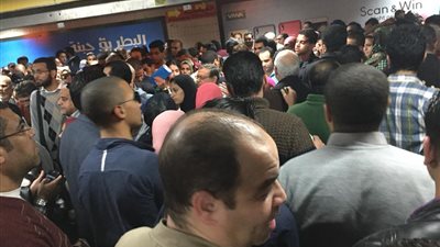 زحام بمحطة مترو العباسية ووقوع حالات اختناق