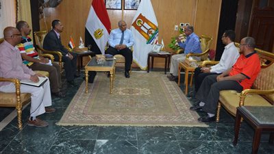 محافظ الوادي الجديد يبحث آليات تطوير المراكز التكنولوجية (صور)