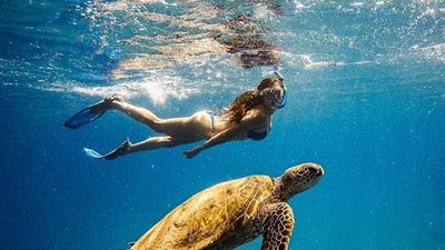 بالصور.. «موديل» سويدية كادت تفقد حياتها بسبب مغامراتها المروعة