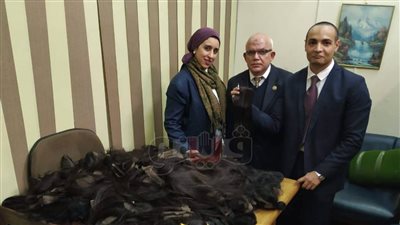 ضبط سودانية حاولت تهريب 35 كيلو شعر مستعار بمطار القاهرة (صور)