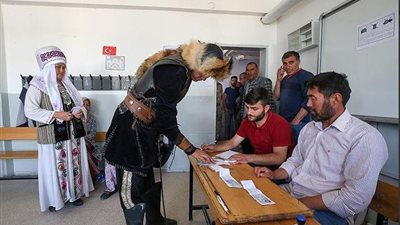 زي العثمانيين يظهر في انتخابات تركيا (صور)